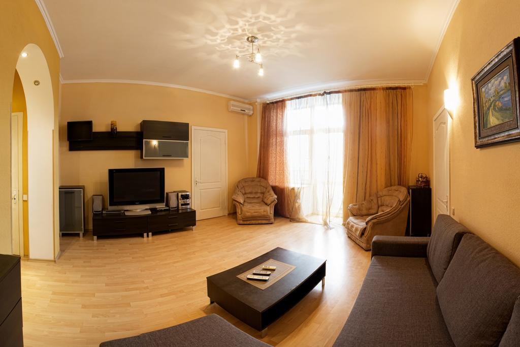 Kyiv Apartment In The City Center On Turgenevskaya Street 외부 사진